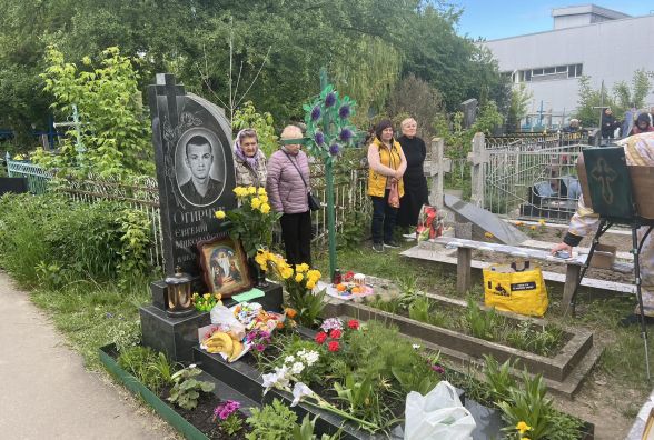 Приносити живі квіти і не влаштовувати застіль: як і коли  у Вінниці відзначатимуть поминальні дні