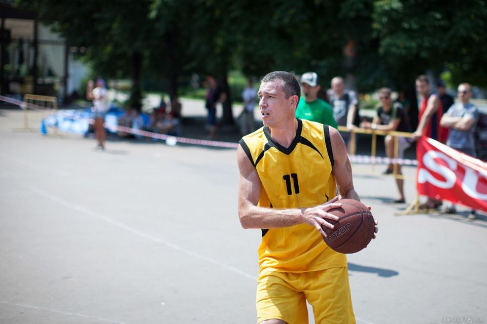 Баскетболіст Микола Здирка: "Пару смертей я пережив..."