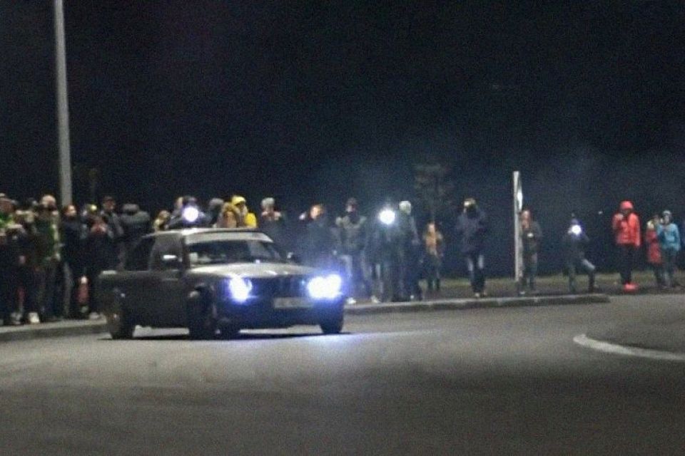 Ревіння моторів, спалені шини: чому не штрафують нічних дрифтерів
