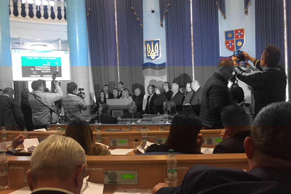 Сесія облради: «Брехун», Почекун, цьомки-бомки та 900 грамів макулатури