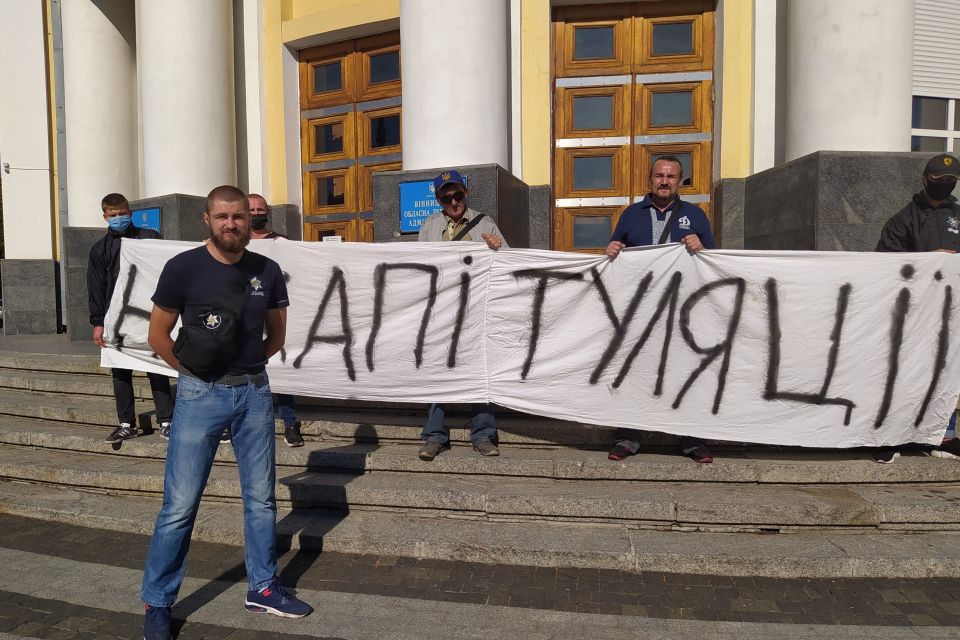 «Далі будуть у Вінниці?». Активісти засудили спільне патрулювання з бойовиками на Донбасі