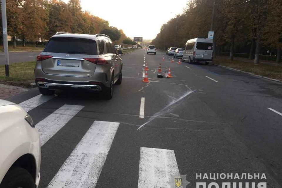 Водій, який на «зебрі» по Юності збив жінку, був тверезий. Йому 79 років