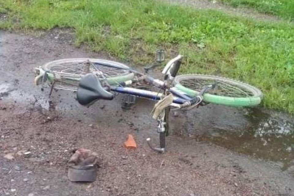 Водій «ВАЗу» збив велосипедиста, який їхав по узбіччю. Потерпілий в лікарні