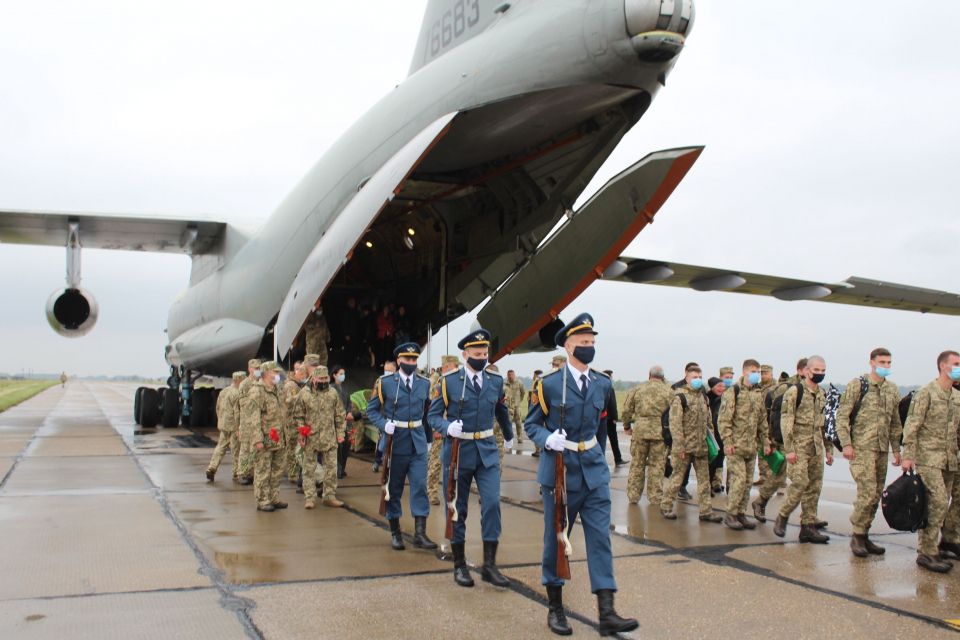 Останній політ: у Вінниці попрощалися з молодими пілотами, які загинули під час навчального польоту