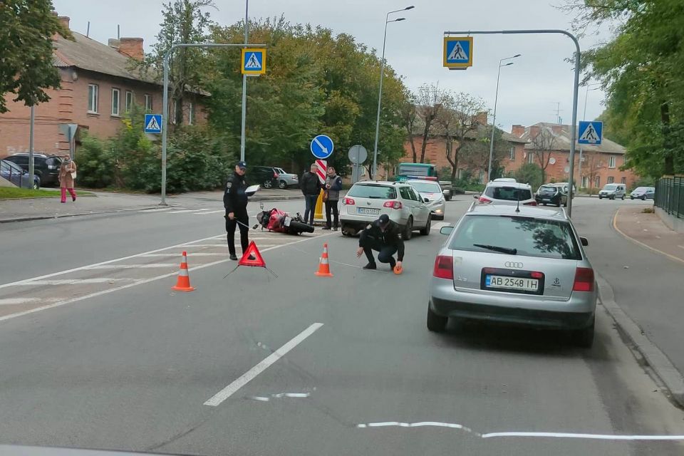 На Магістратській не розминулися мотоцикл та авто. Фото з місця ДТП