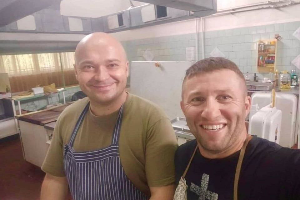 Готують не тільки смачно, а й красиво. Історія кухарів-тероборонівців «Круглого» та «Джонса»