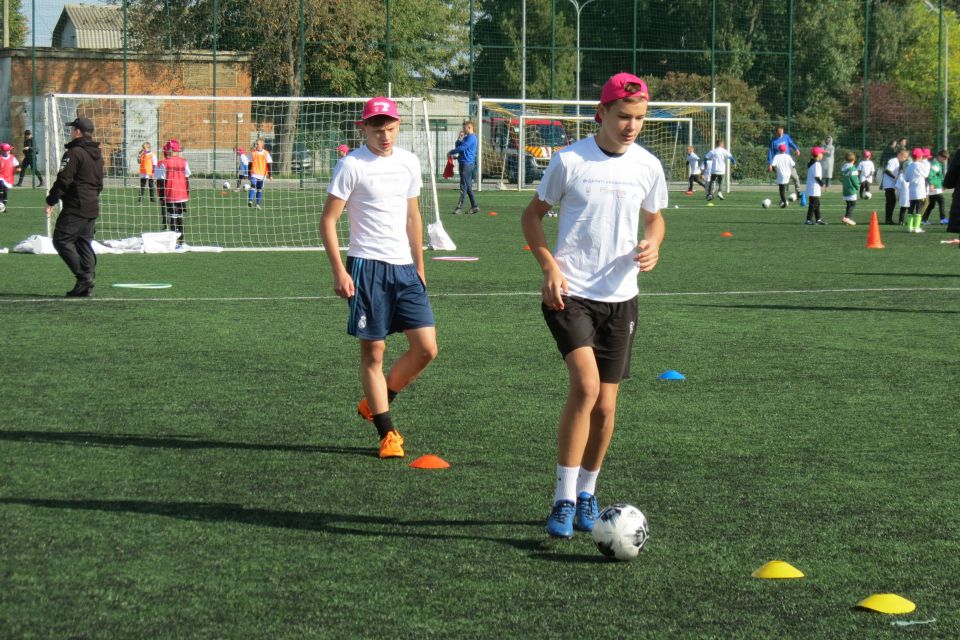Для юних вимушених переселенців у Вінниці провели «Відкриті уроки футболу»
