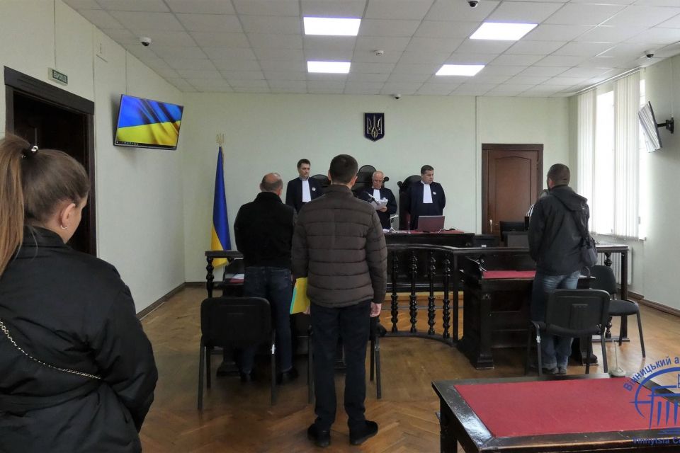 Дівчині-сироті повернули право власності на квартиру у Вінниці