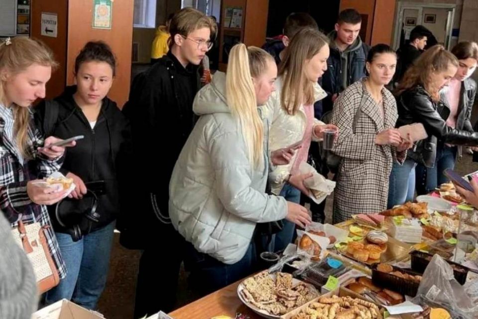 «Сподіваємося на крутих айтішників». На ярмарку у техуніверситеті збирали гроші на тепловізори для ЗСУ