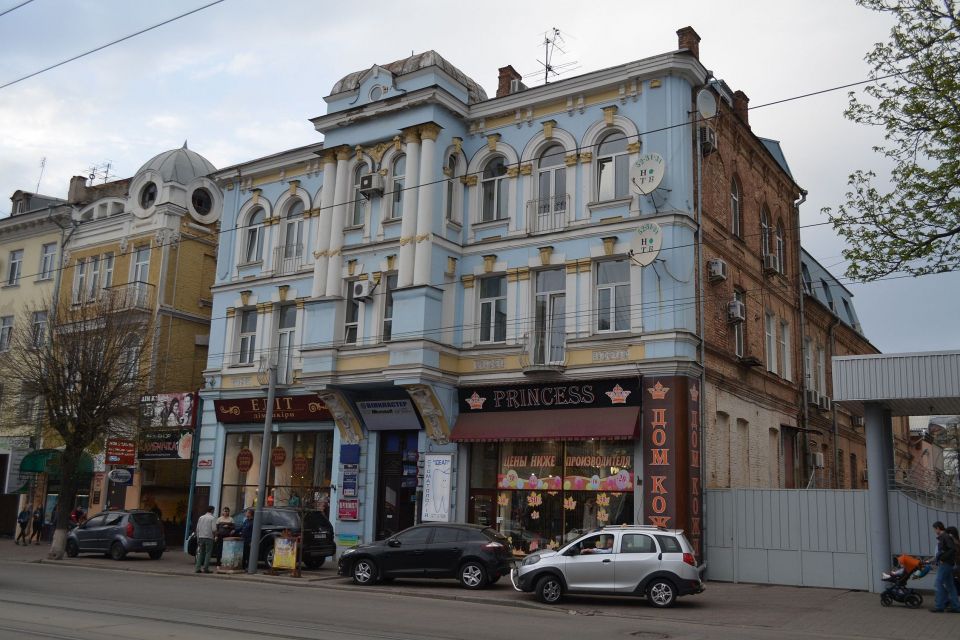 Готель «Палас» з фігурами атлантів: історія блакитного будинку на Соборній