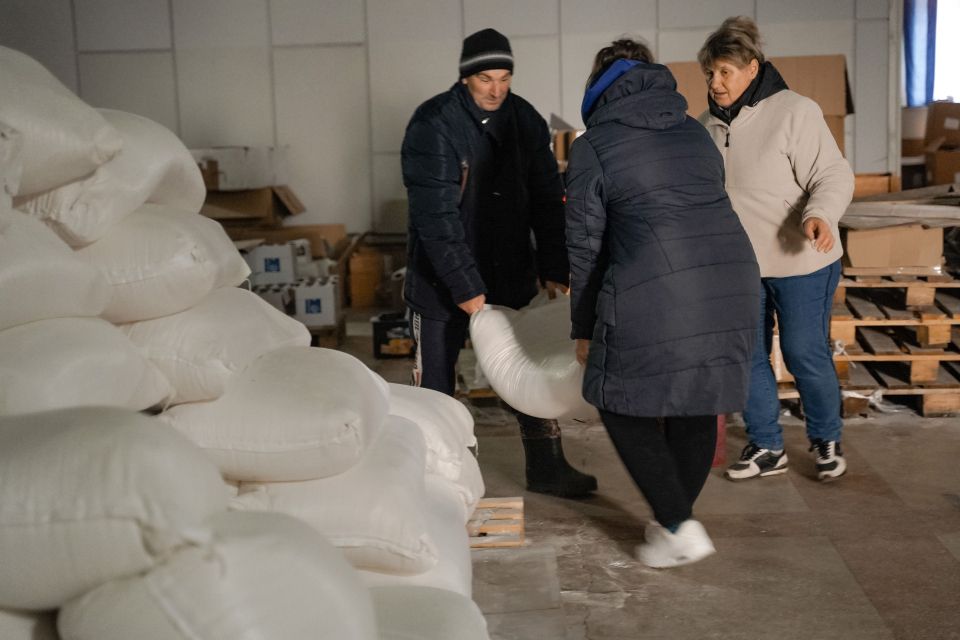 У Вінниці багатодітні сім’ї переселенців отримують мішок борошна