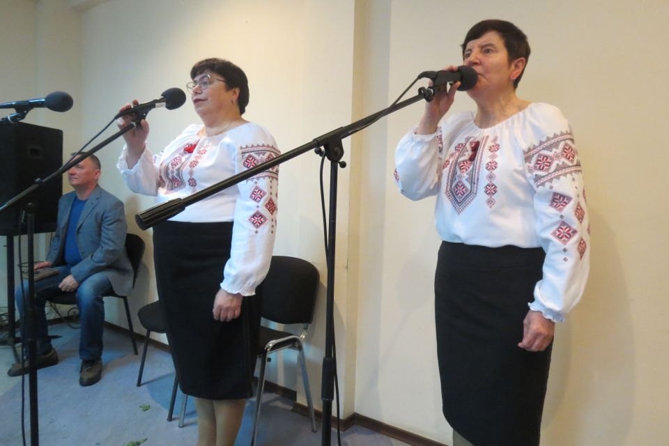 Міжнародний День сліпих у Вінниці відзначили творчим вечором вокального дуету «Дві зірниці»