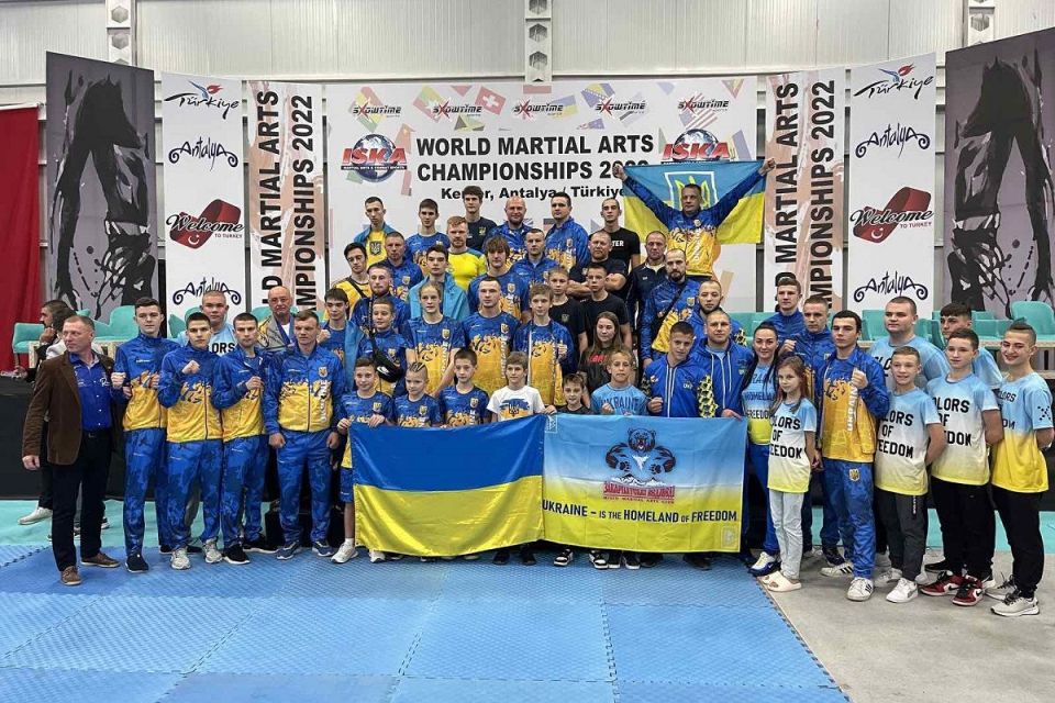 Вінницькі спортсмени із Чемпіонату світу з кікбоксингу ISKA привезли 12 медалей
