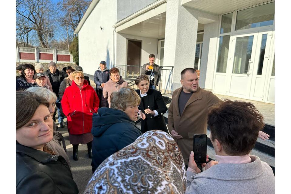 Юлія Тимошенко і Олег Мейдич передали допомогу переселенцям і лікарням на Вінниччині (Пресслужба ВО «Батьківщина»)