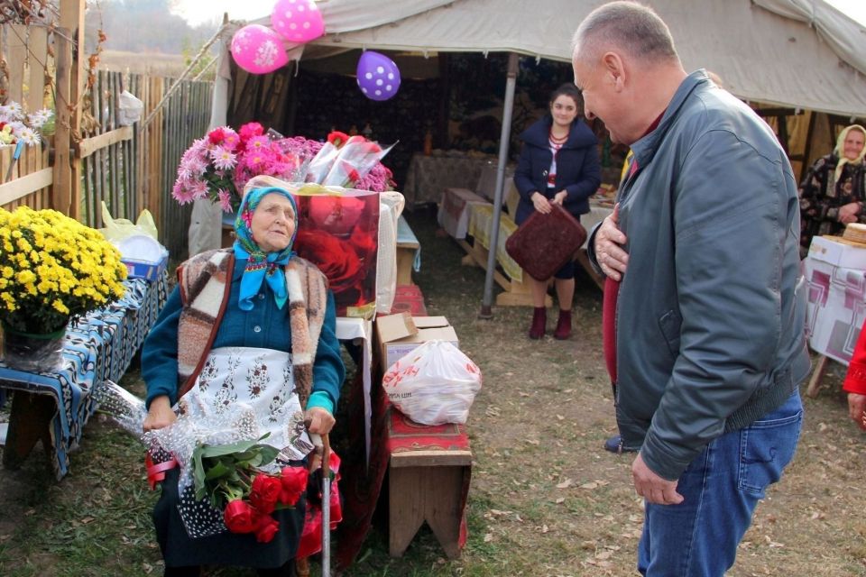 «Кожного ранку просить каву». Секрети довгожительки з Хмільника, якій 104 роки
