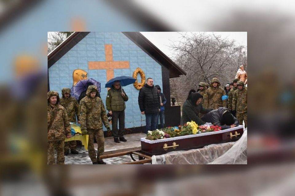«Батько не пошкодував життя». Попрощалися з Героєм, який загинув на війні