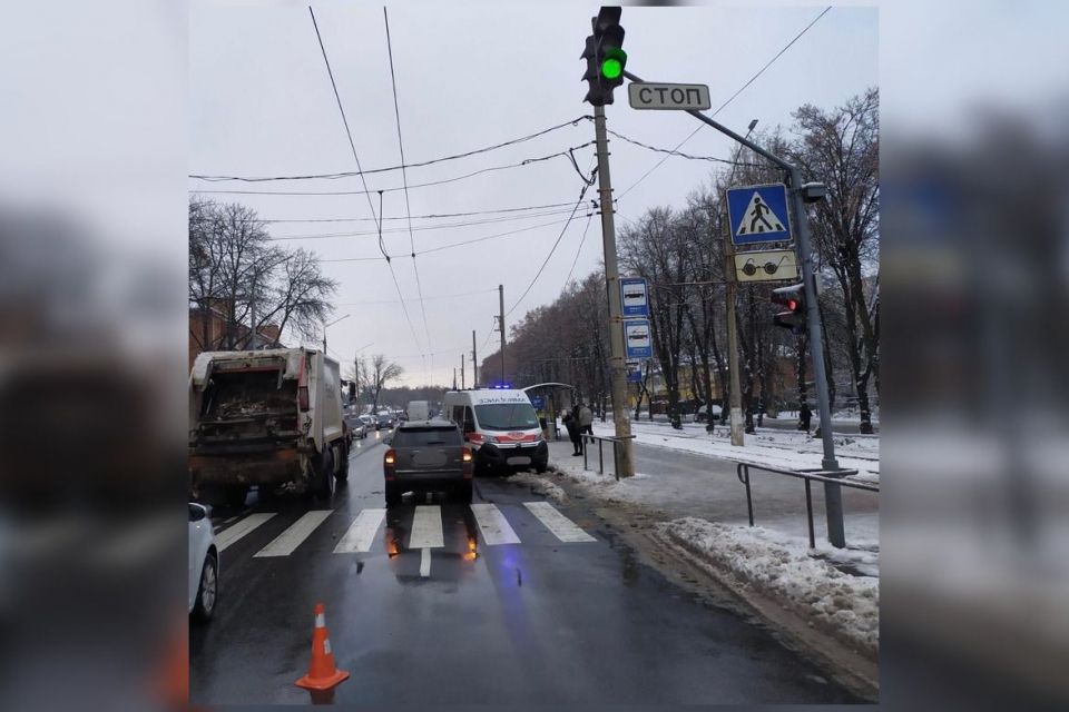 Світлофори не працювали: водій Джипа збив двох жінок на дорозі