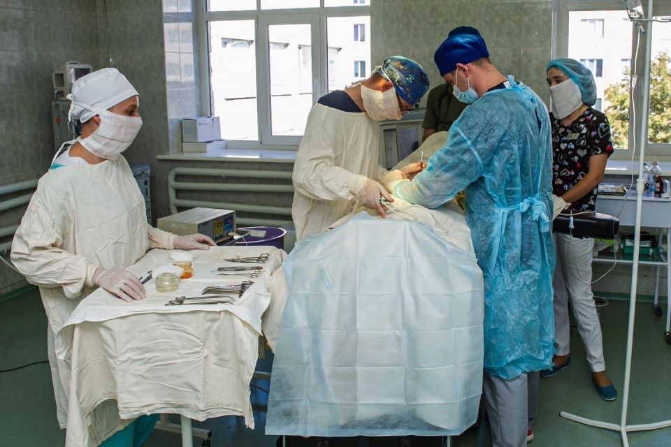 Операція під час відключення світла: вінницькі хірурги врятували хлопчика