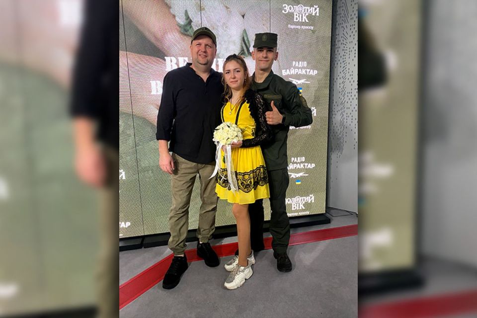 Велике військове весілля: у прямому ефірі «ТІК» заспівав на одруженні нацгвардійця з Кропивницького