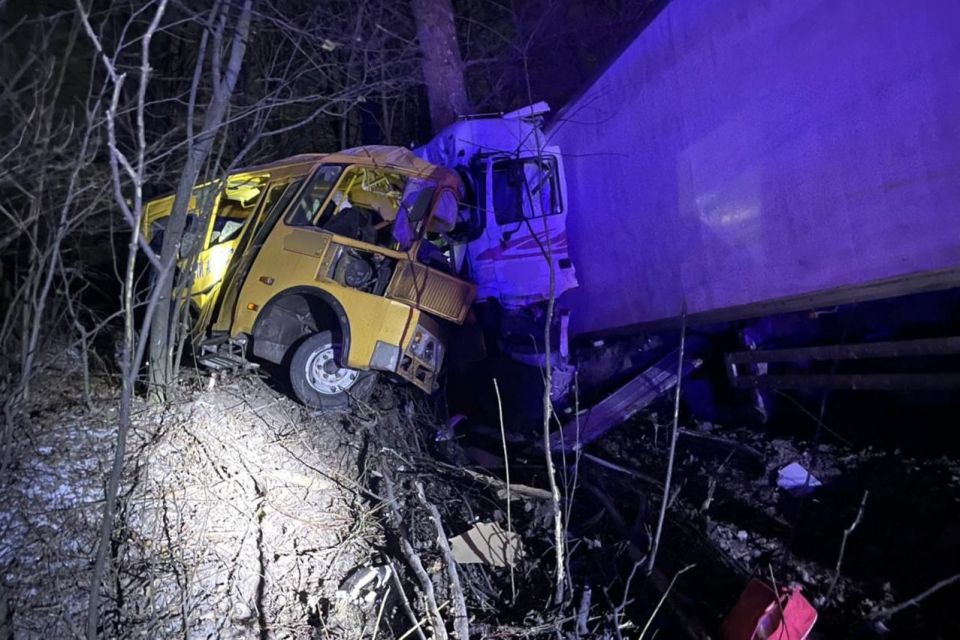 Смертельна ДТП на Вінниччині: вантажівка врізалась у пасажирський автобус