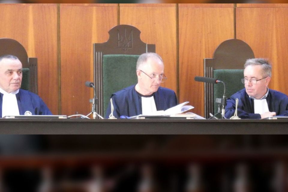 Поліцейського, який стріляв у місті з табельної зброї, відпустили з-під варти. Точка зору адвоката