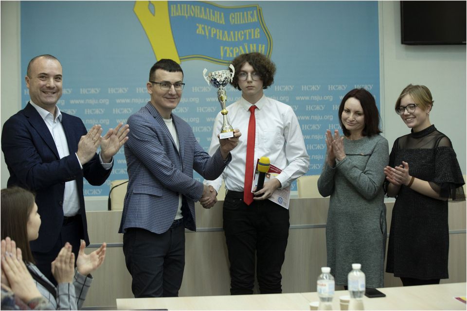 Незламність українців: вінницьких школярів запрошують на конкурс «Я — журналіст!»