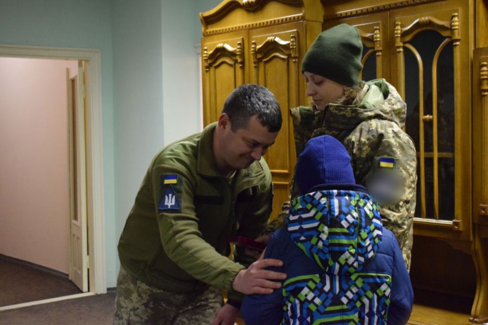 Родина загиблого вертолітника з Вінниці отримала нагороду
