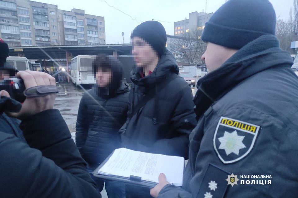 На вокзалі зловили банду-гастролерів: до крадіжок з магазинів залучили двох дітей