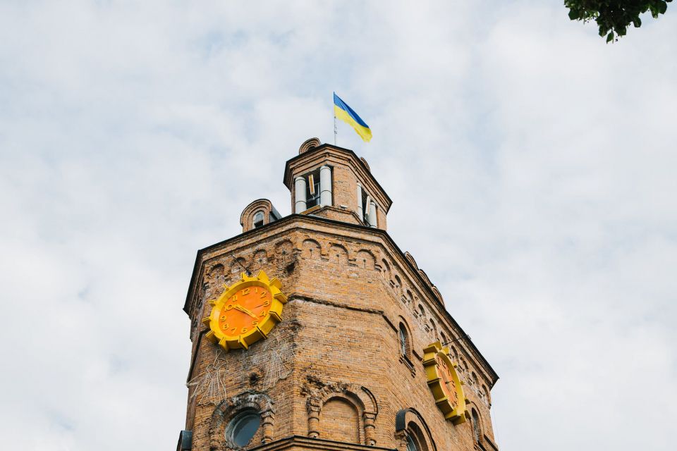 Від «Щедрика» до гімну ЄС: як змінювалися мелодії, що лунають з Вежі