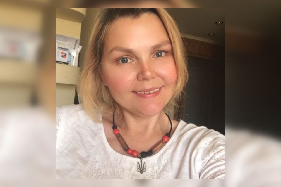 «Це мій внесок в Перемогу, мій супротив, мій фронт». Леся створює бойові намиста і донатить на ЗСУ