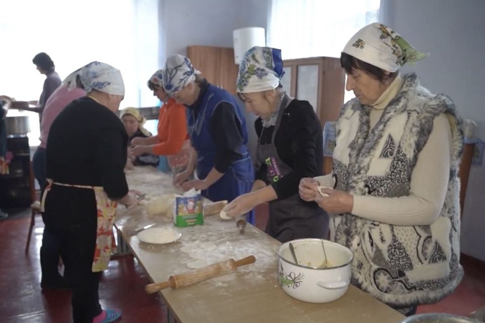 Вареники, печиво та інші смаколики. Господині з Вінниччини готують бійцям на передову