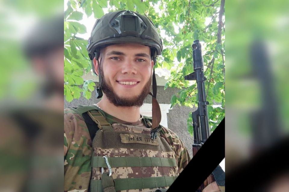 Посмертно відзначили 25-річного лейтенанта Єгора Головчанського