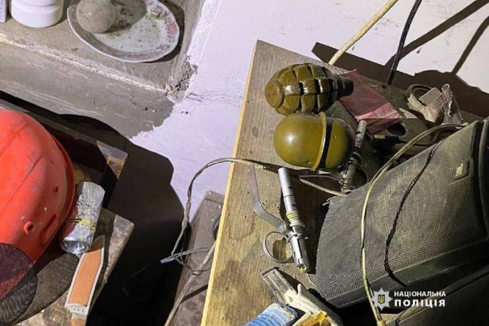 Чотири гранати та наркотики вилучили у жителя Агрономічного
