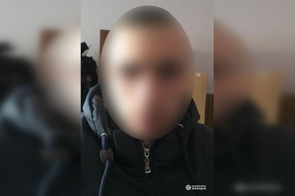 Дідусь нічого не помічав пів року. Як вінничанин викрав з картки родича 45 тисяч гривень