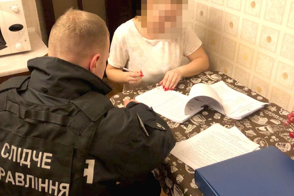 Сімсот тисяч гривень на благоустрій: на Вінниччині чиновницю зловили на шахрайстві