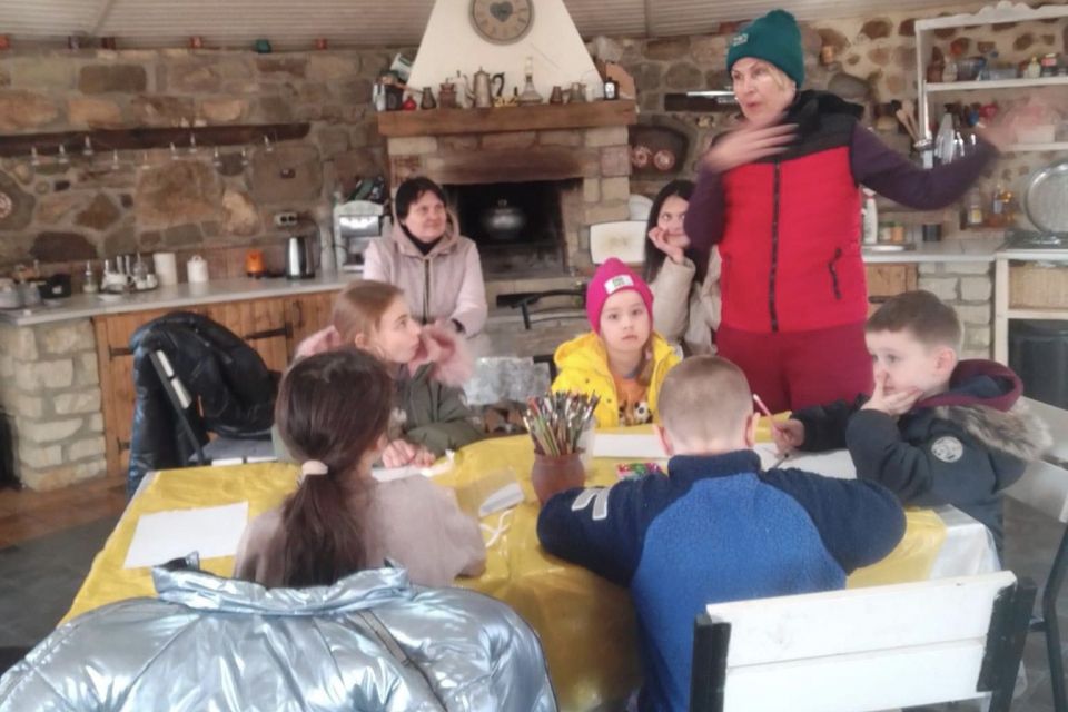 «У кожного з них своє горе». Художниця з Буші розповідає про переселенців