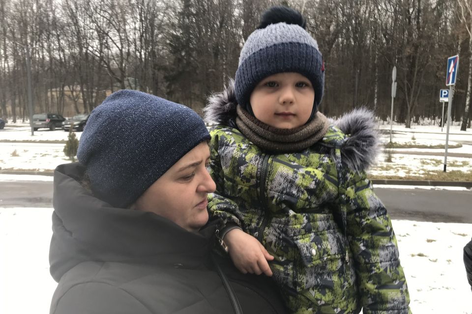 Владу зробили операцію на ніжці, бо боліла — тепер вона ще й кульгає. Недобачили чи перелікували?
