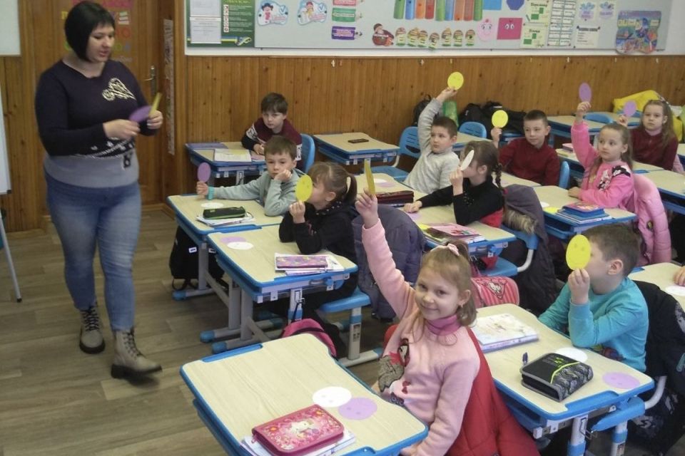 «До скроні хлопчика-переселенця приставляли автомат». Шкільний психолог про стан дітей під час війни