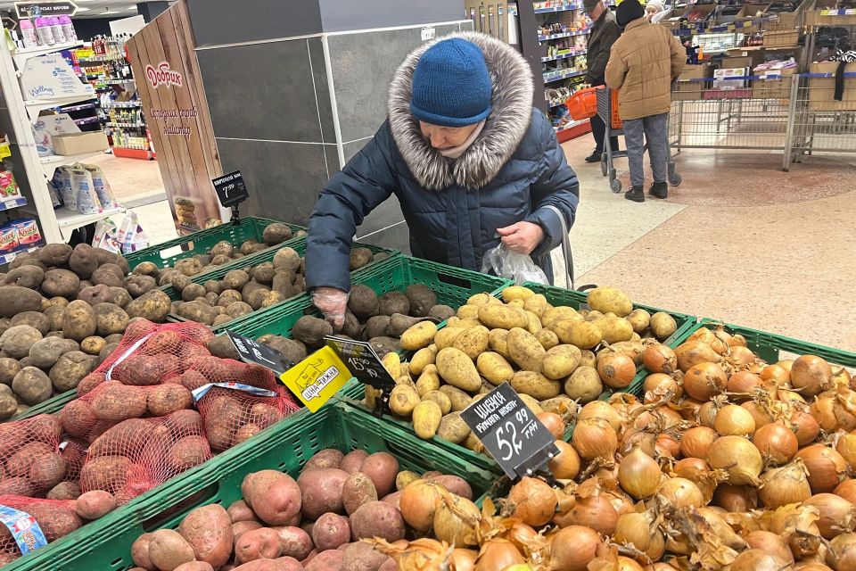 Ціни на цибулю у Вінниці б’ють рекорди. Наскільки ще здорожчає та чому, запитали експерта