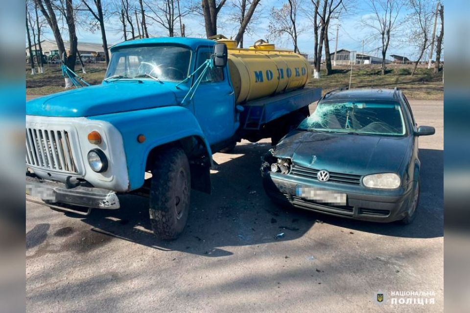 Біля Уланова водій на Volkswagen врізався у вантажівку. Постраждала 13-річна дівчинка