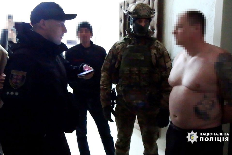 Рекет, як у 90-х: у Вінниці затримали банду, до складу якої входив громадянин росії