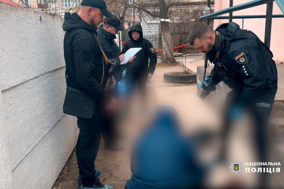 На підприємстві чоловік побив вінничанина та залишив його на вулиці помирати