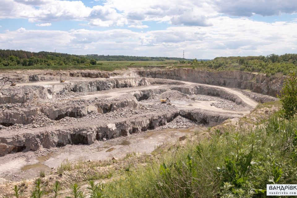 Вінничан попереджають про масовий вибух на одному з гранітних родовищ