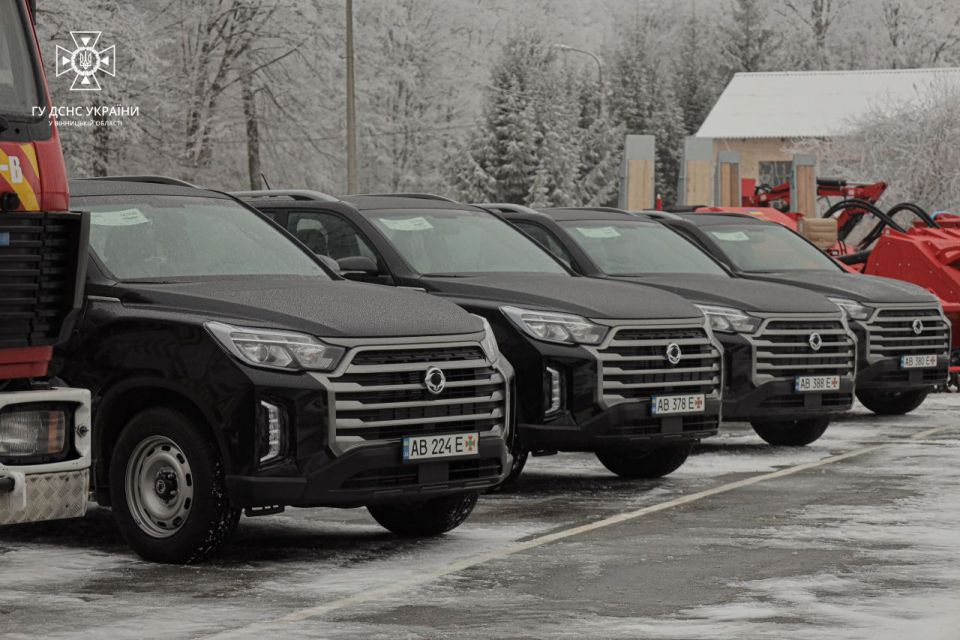 Автопарк вінницьких рятувальників поповнився новою технікою та спецобладнанням