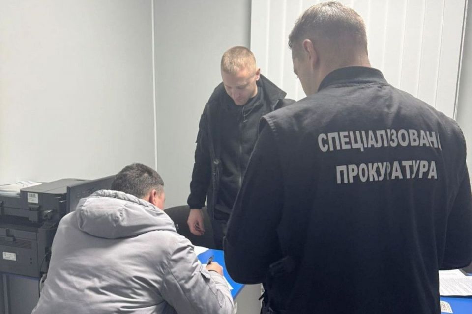 Чоловік, який вдарив вчителя у вінницькому ліцеї — військовий. Йому повідомили про підозру