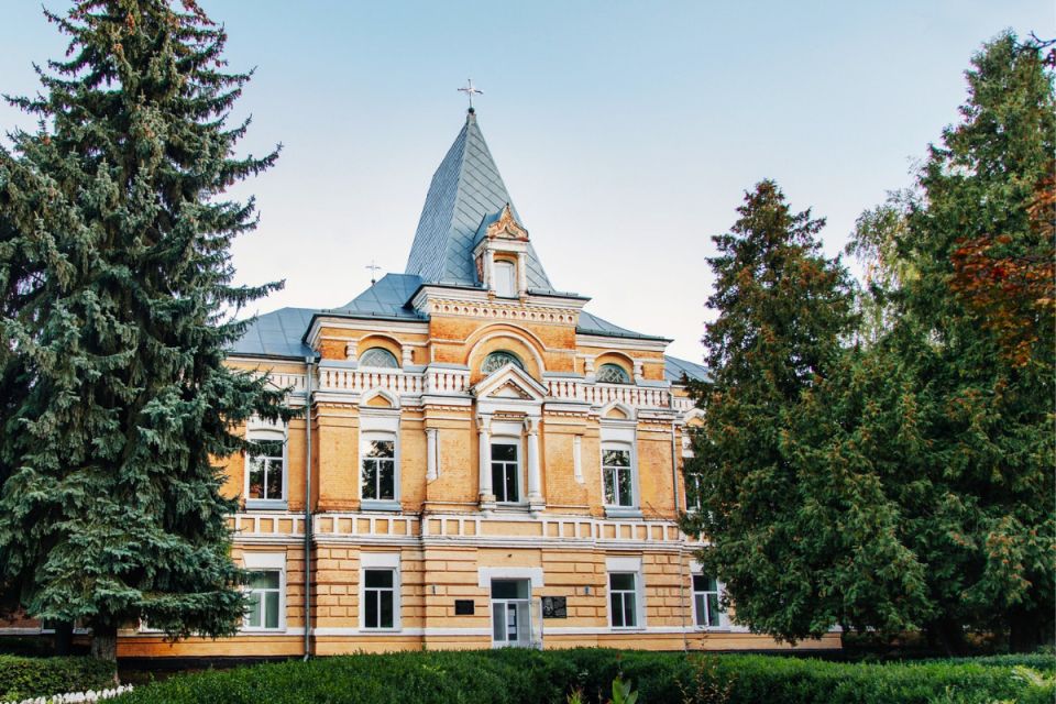 Місто в місті, якому понад 100 років. Екскурсія минулим лікарні Ющенка