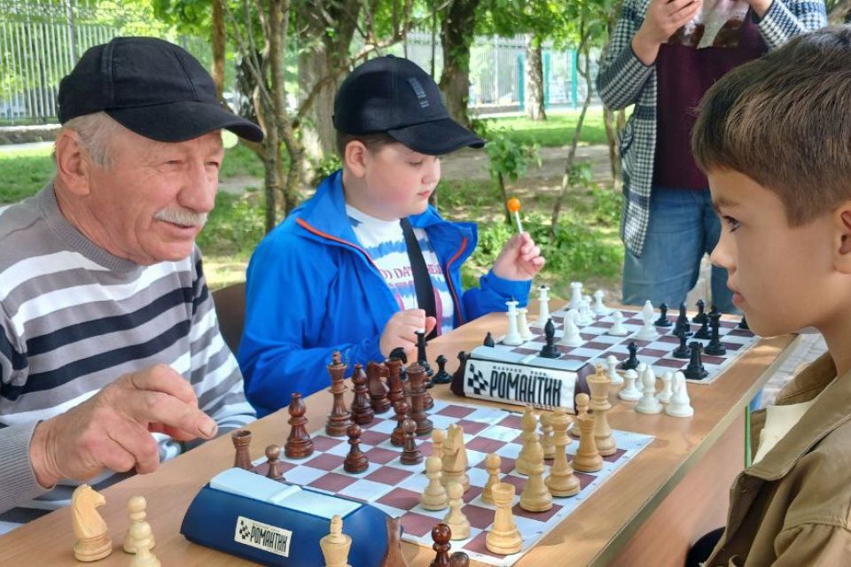 В сімейному шаховому турнірі змагалися всі – від дошколяриків до пенсіонерів