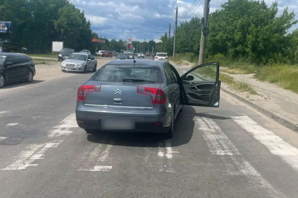 На Батозькій збили 13-річну вінничанку. Дівчинка в лікарні