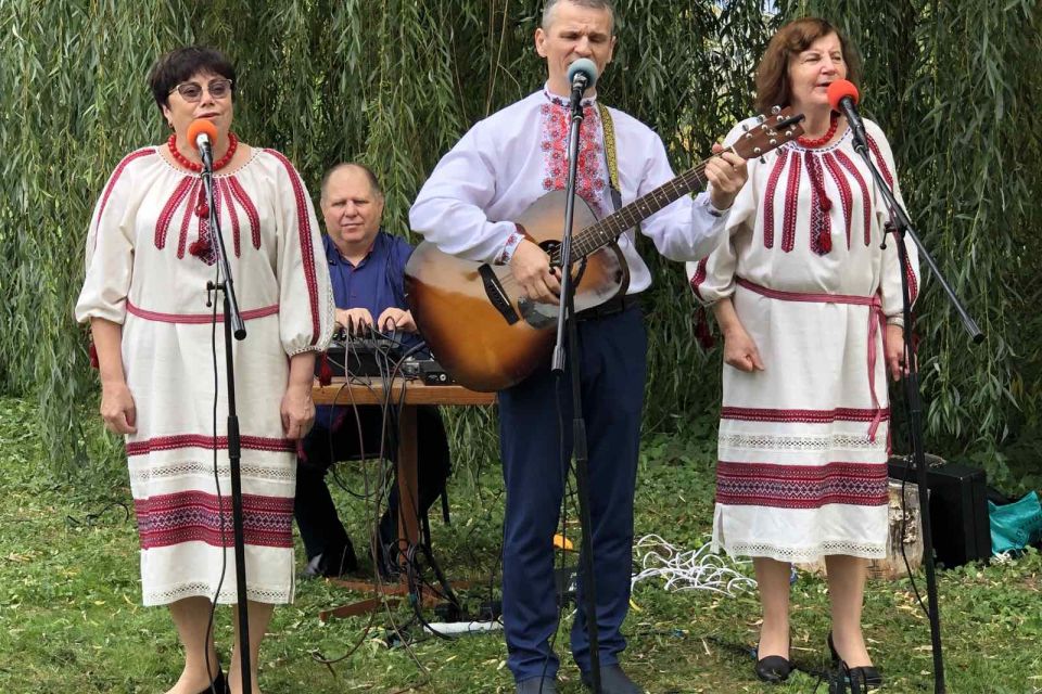 У соціальних закладах Вінниччини тривають благодійні концерти