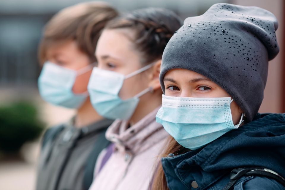 Одна смерть та 1200 нових випадків: COVID-19 повертається на Вінниччину